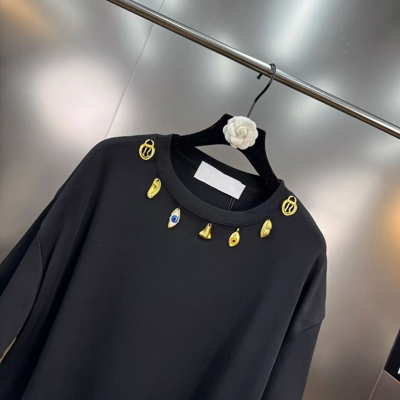 2025 الخريف تي شيرتات قصيرة الاكمام الثقيلة مشبك معدني الديكور تنوعا قطنية عالية الجودة فضفاضة موضة أسود أبيض عادية التي شيرت فتاة #5