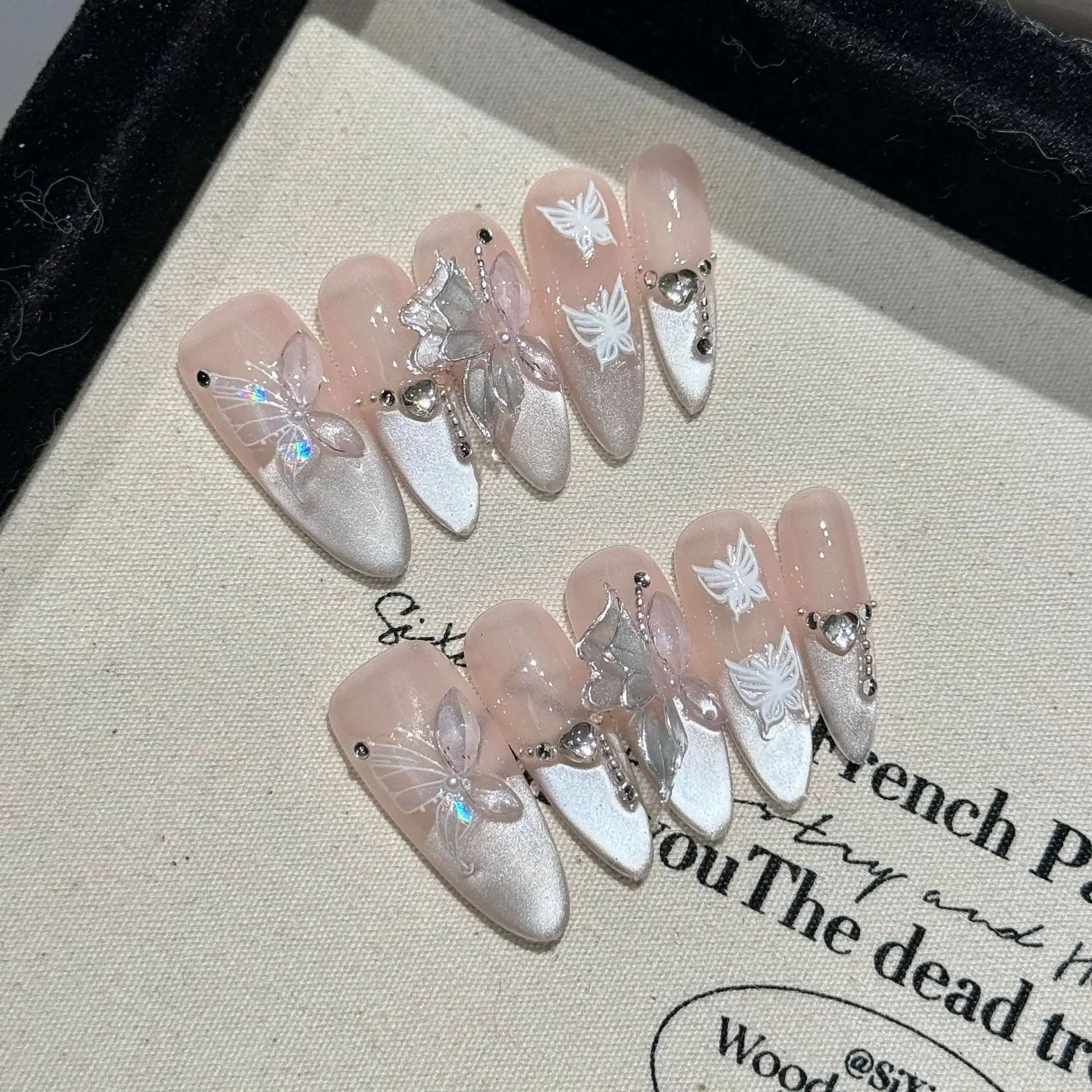 10pcs Cat Eye Oval Fake Nails Handmade Press on Nails Gentle Butterfly Rhinestone False Nail wearable Almond Nails for Girls