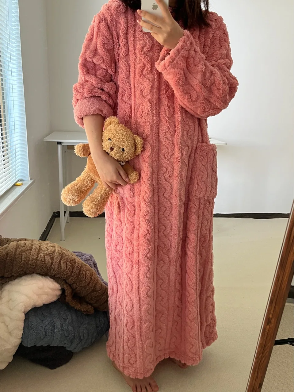 Double-layer Thickened Velvet Jacquard Home Decoration And Nightgown Solid-color Long-sleeved Round-neck Loose Home Decoration