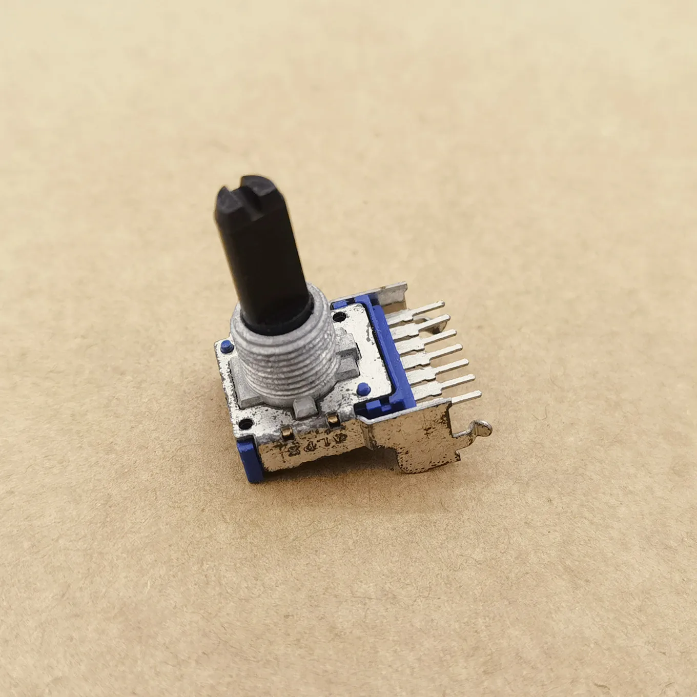 Original New 100% 142 Horizontal Dual Potentiometer 7pin with Midpoint C103 C303 10K 30K Handle Length 20MMF (SWITCH)