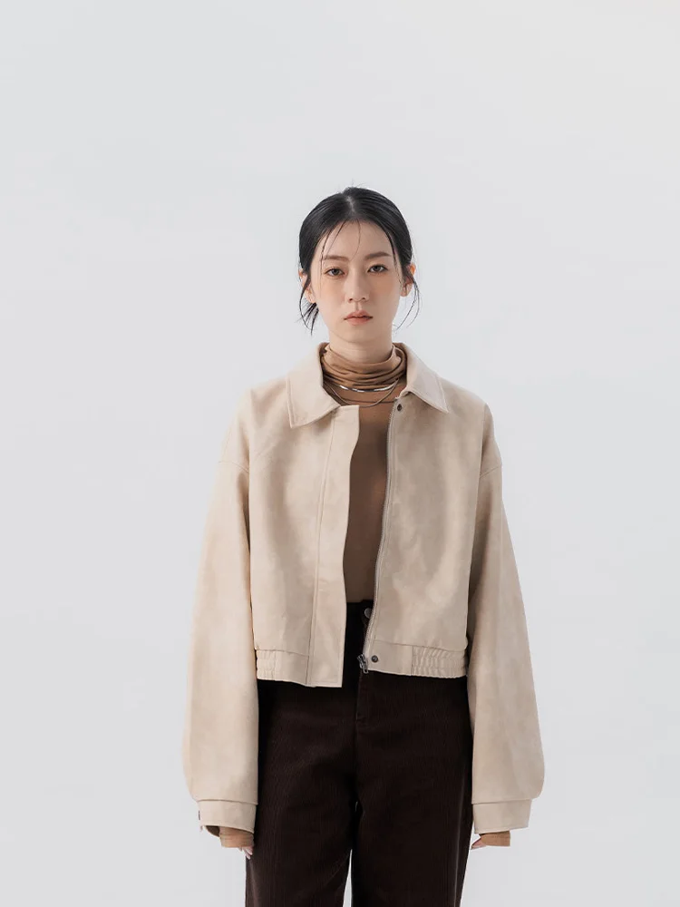 جاكيت جلد صناعي نسائي من QUEENOP لموسم الخريف والشتاء، بتصميم مطفأ اللمعة، دافئ ومناسب للتنقل، بقصة أنيقة وياقة واقفة.