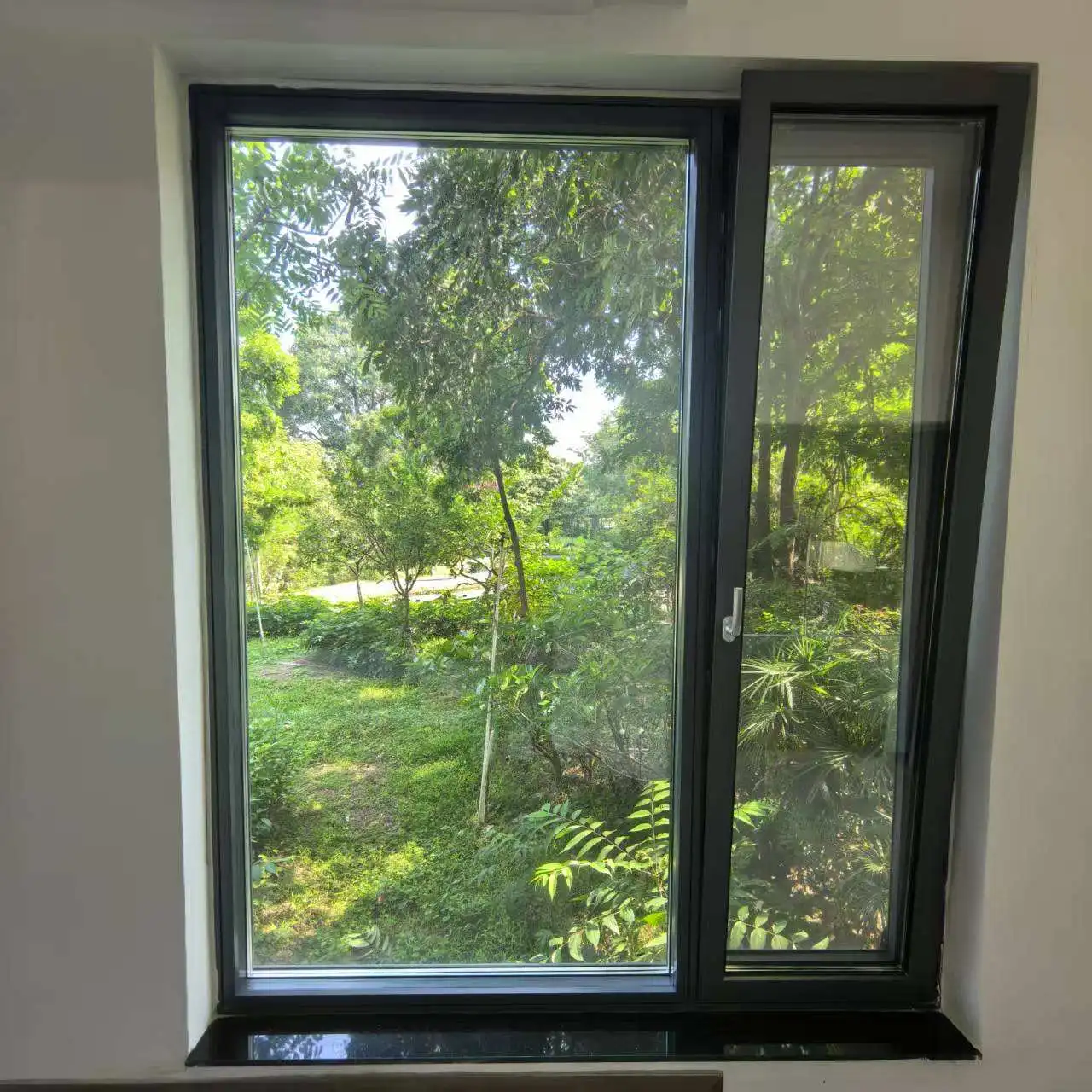 Customized Version Villa Double Layer Glass Window Hurricane Impact Resistant Casement Windows High Quality Hinged Windows