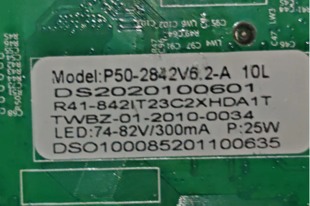 P50-2842V6.2 اللوحة الأم للتلفزيون ثلاثة في واحد، صورة مادية، تم اختبارها جيدًا، 74-82 فولت 300 مللي أمبير 25 وات أو 26-42 فولت 600 مللي أمبير 25 وات