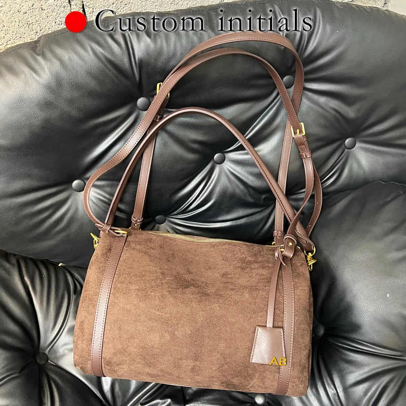 

Женские сумки Boston из искусственной замши с индивидуальными инициалами, роскошные дизайнерские сумки и кошельки, новинка 2025 года, с пряжкой из искусственной кожи, подмышками на плечо
