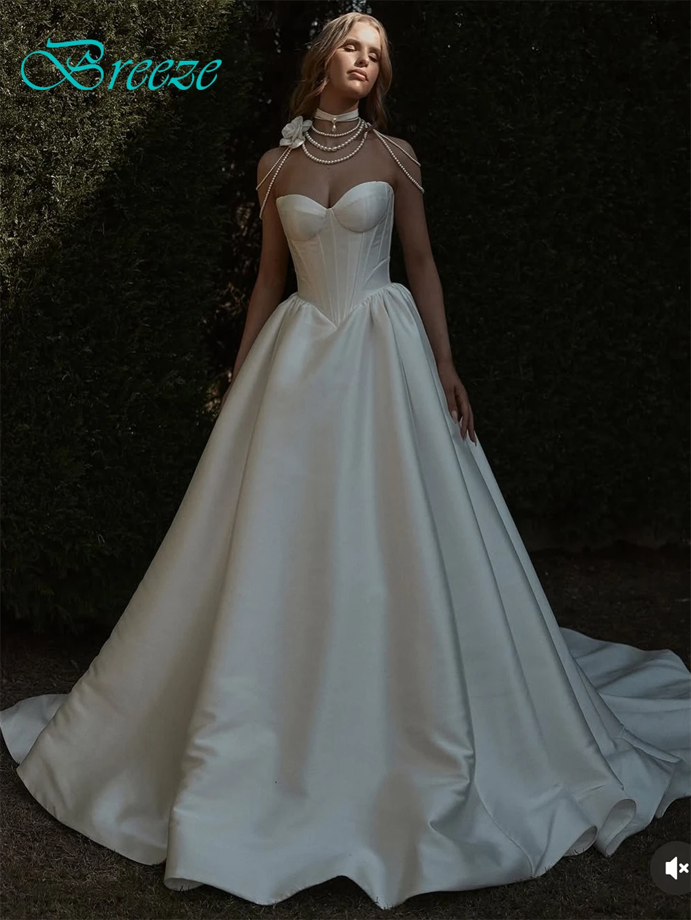 Customized Elegant White Satin Wedding Dress Formal Sweetheart Sleeveless Robe de mariée Boho A-Line Zipper Back Bridal Gowns