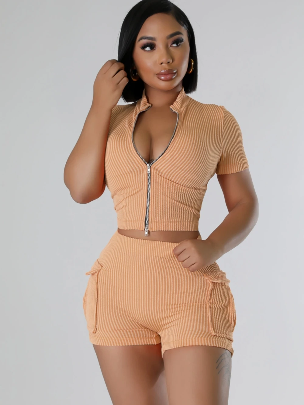 

Summer Women's Short-Sleeved Stand-Up Collar Top And Slim Shorts Set Comfortable Solid Color Ladies Two-Piece Suit