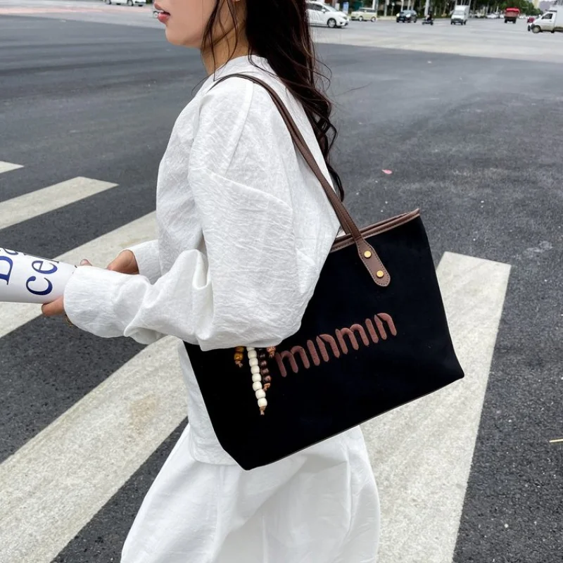 

High-End Ladies Tote Bag Made Of Fine Leather Featuring High-End Famous Commuter Daily Cozy Look​