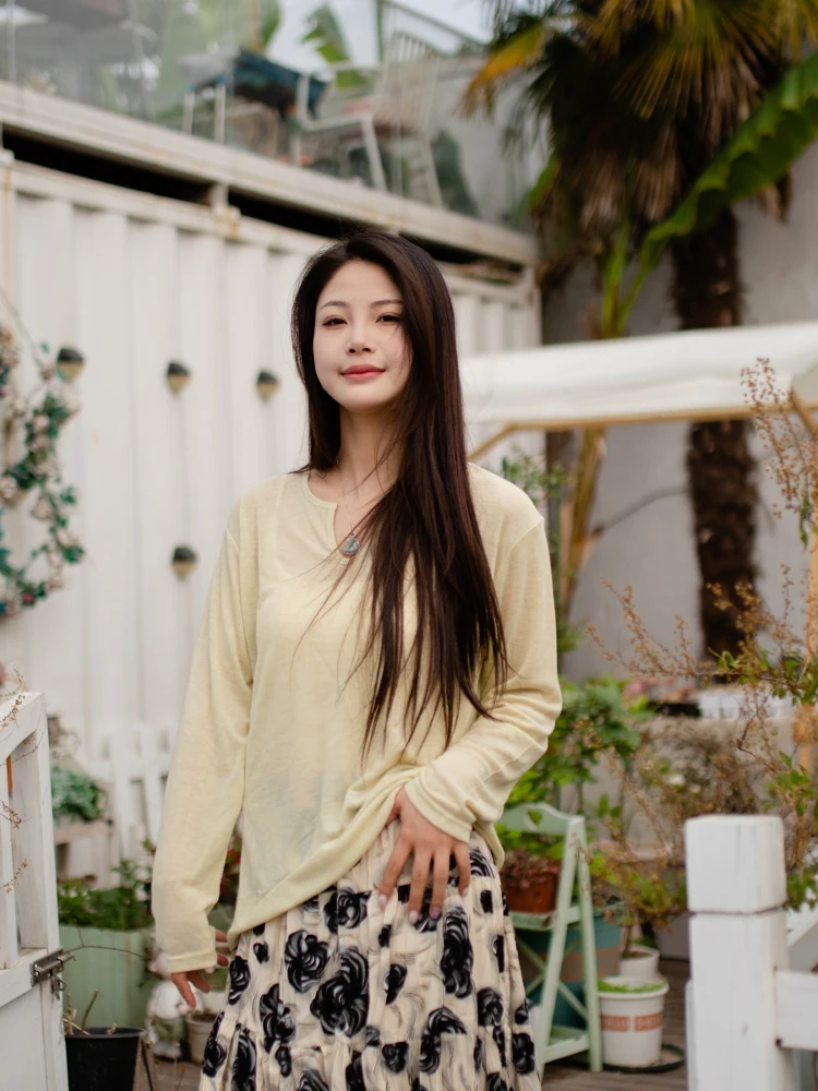 

White Daisy Lazy Relaxing Soft Elastic Loose Long Sve T-irt Air Conditioner irt Sun Protection Cover up V Ne Regular...