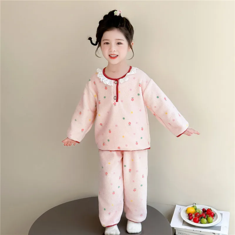 

Girls Pajamas Set Autumn and Winter 2025 New Girls Baby Coral Fleece Long-sleeved Cute Loungewear Flannel Model