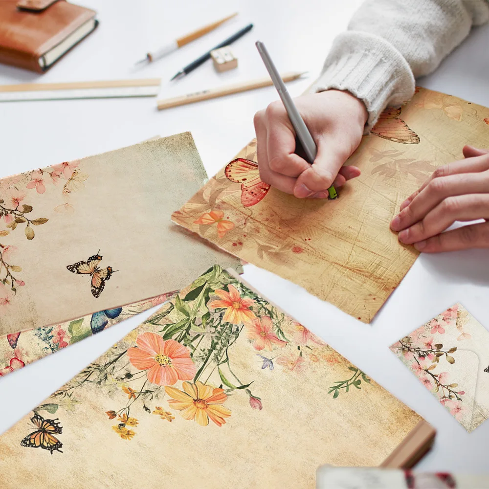 24pcs Vintage Floral Letter Writing Set Western Style Paper and Envelopes for Handwritten Notes, Romantic Gifts and Pen Pal Mail