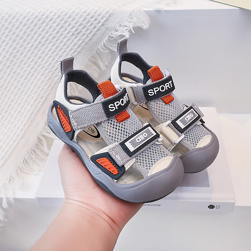 

Kids Beach Sandals for Boys and Girls New Summer Hollow and breathable Flat Shoes Closed Toe Safty Shoes Children Sport Sandals