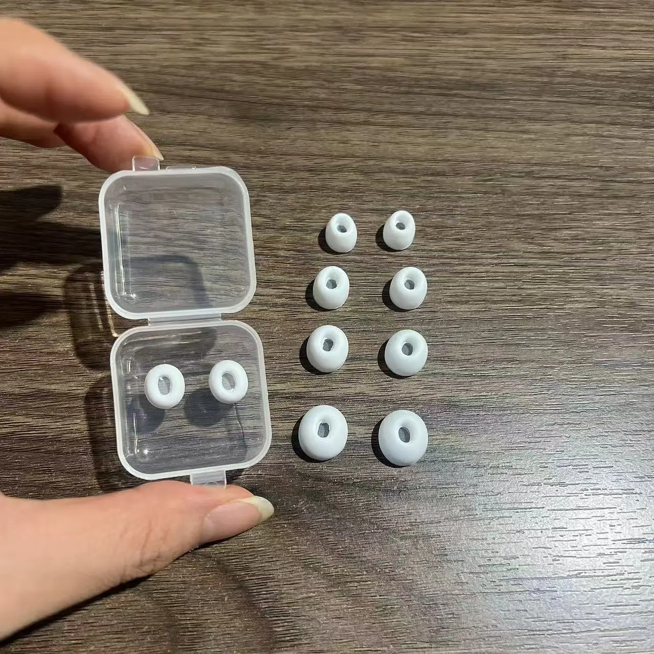 أطراف أذن بديلة من السيليكون لأجهزة AirPods Pro 3، أطراف مريحة وآمنة مناسبة لسماعات الأذن، زوج واحد من الأذن المقاومة للانزلاق والعرق