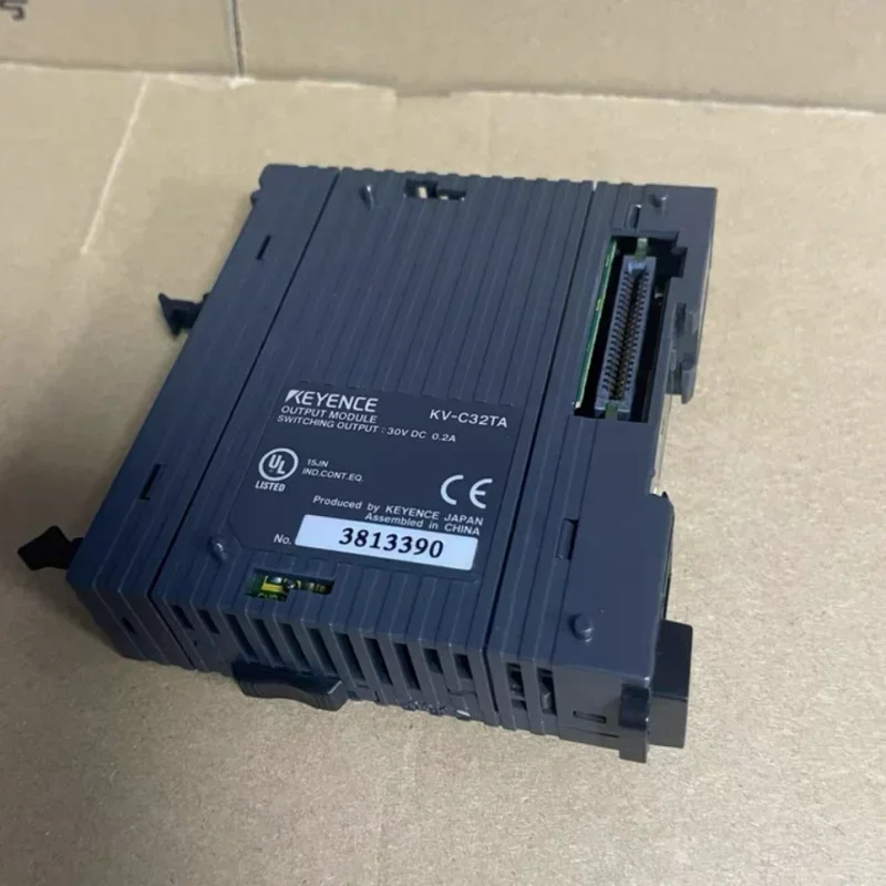 

KEYENCE KV-C32XA KV-C32XC KV-C32XTD 32-point Connector New and Original