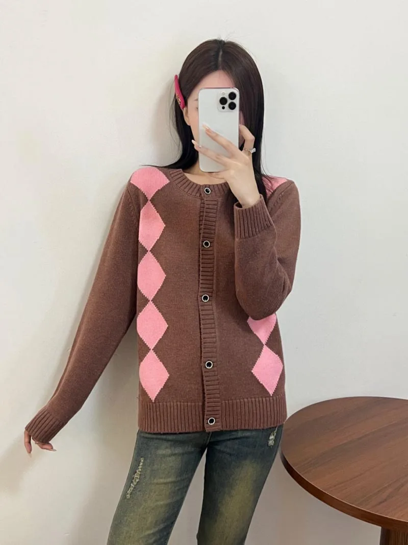 2024 Autumn/Winter Women's Sweater Fashion and Exquisite College Style Slimming and Slimming, Diamond Grid Knitted Cardigan Vers