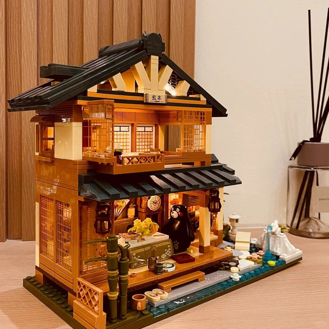 

1099pcs Japanese Cabin Building Blocks Bear Wooden House Model Double Layer Architecture Set With Light Home Decor Gift