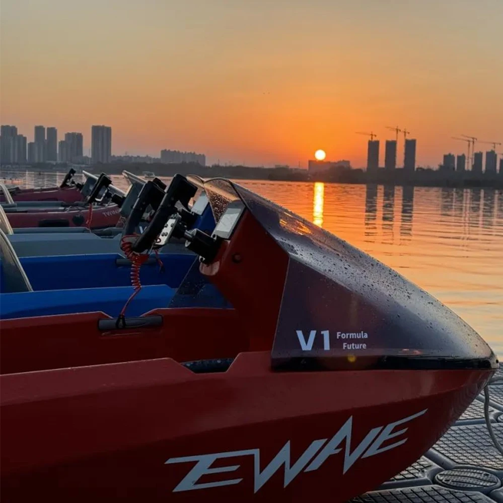 Scenic AreaTheme ParkNew Made In China Industry EWAVE Luxury Jetski Jet Skis Small Toy E Energy Boat RC Rowing Racing Catamaran view 2