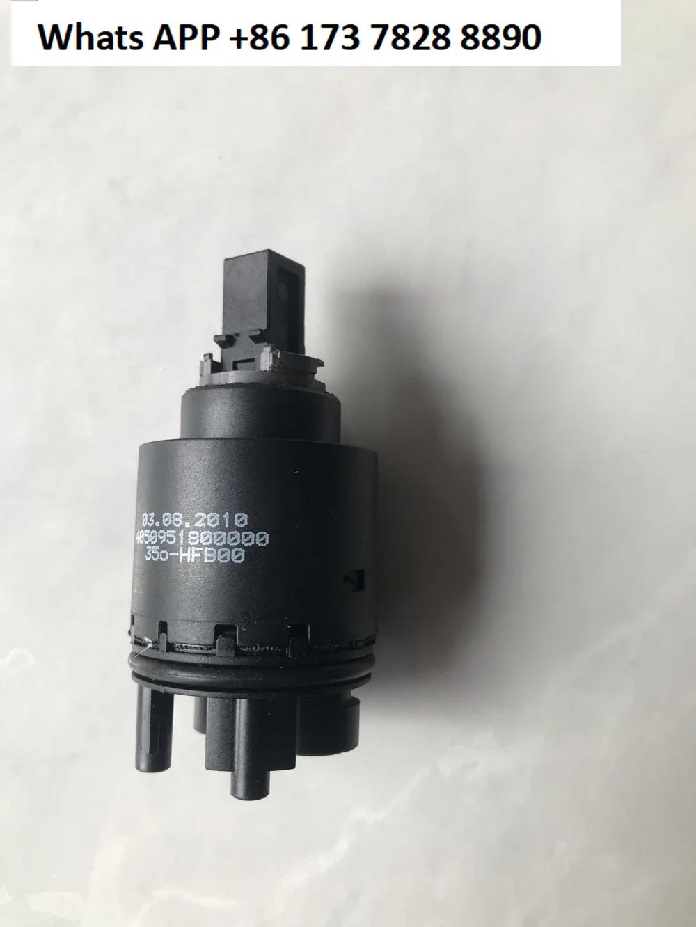 Contemporary faucet spool hot and cold ceramic valve universal