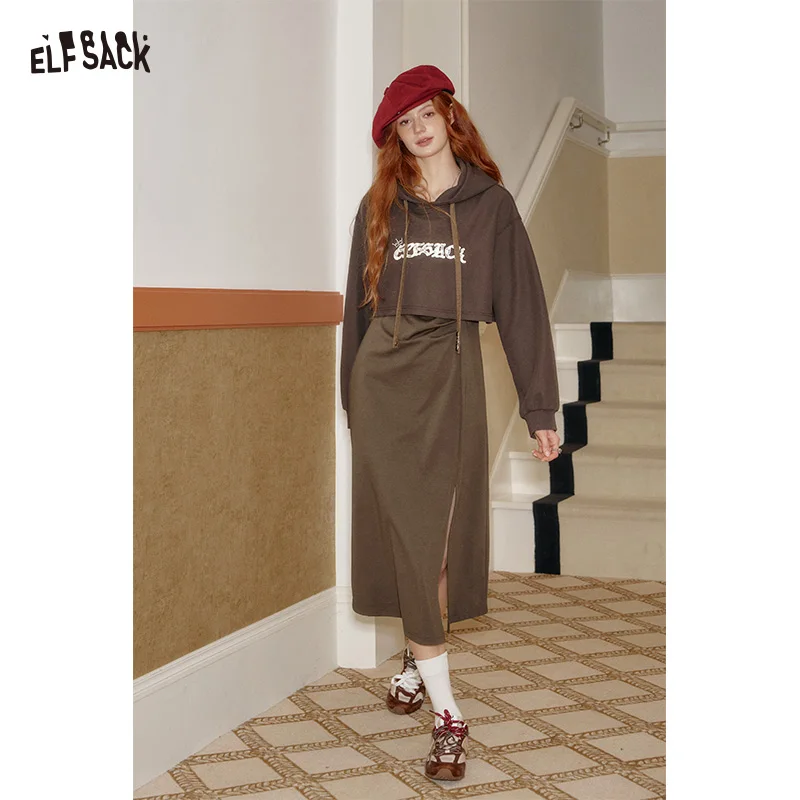 ELFSACK 2025 Autumn New Arrivals Casual Streetwear Solid Color Fake Two Piece Hooded Logo Dress For Woman