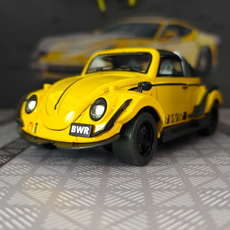 

1:32 Volkswagen Beetle modified alloy car model, doors and engine hood, trunk can be opened, sound and light return gifts