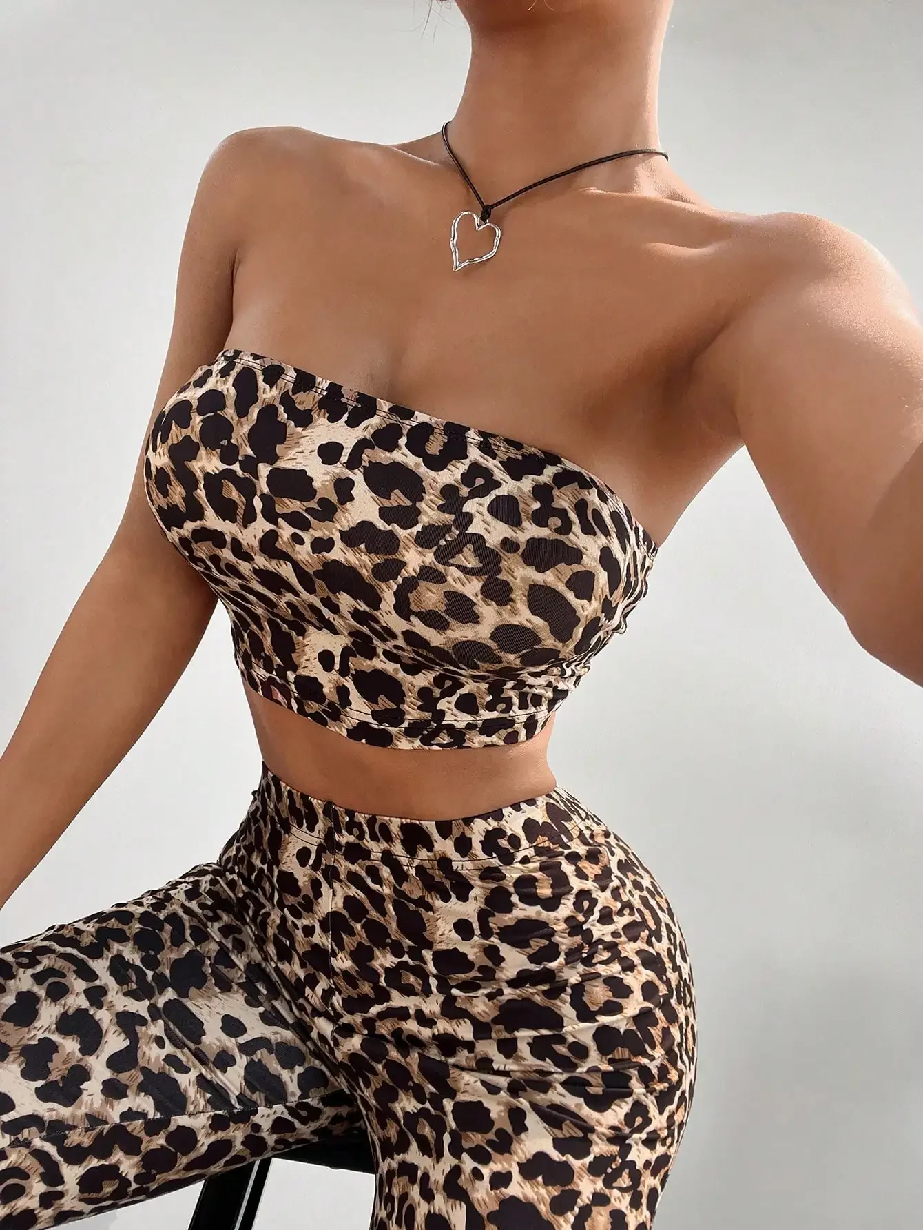 Leopard Print Slim Fit Short Crop Top with Flared Pants Long Trousers Set Fashionable Bodysuit And Wide Leg Jeans Ensemble