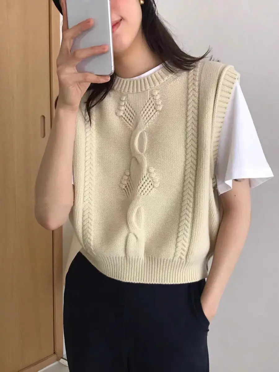 Sweater vest Korean 2023 spring and autumn o neck knitted vest women retro design sense niche twist sweater vest sweater female