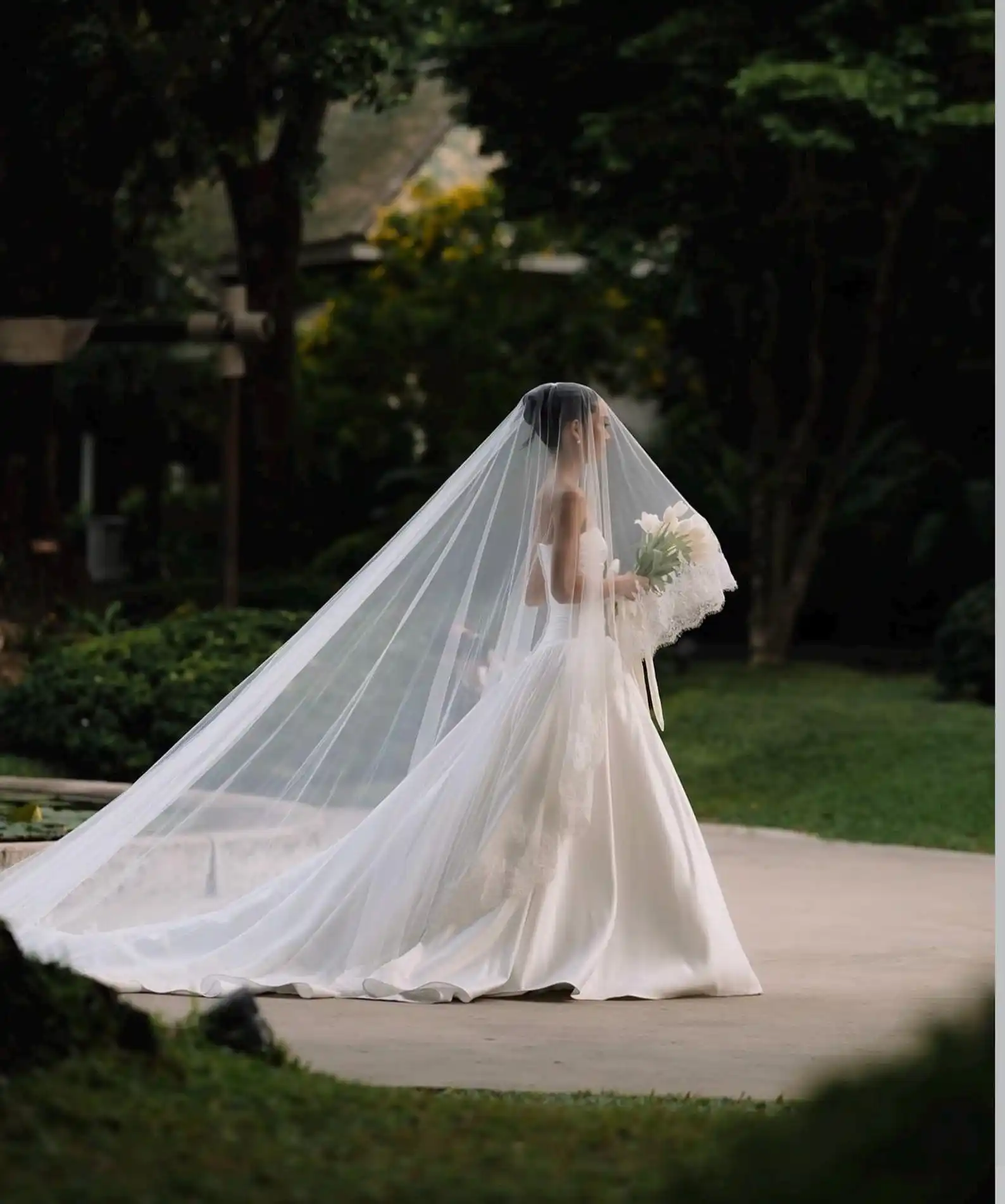 Cathedral Wedding Veil Eyelash Lace Bridal Veil Chantille Lace Two Tier Scalloped Soft Tulle Mantilla Eyelashes With Lace Edge