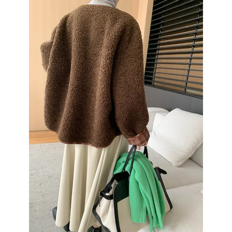 Abrigo informal de cuello redondo para mujer, empalme a cuadros contrastante, piel de cordero de imitación, todo en uno, básico Simple, abrigo cálido francés para mujer