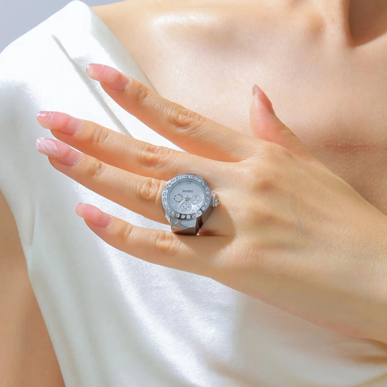 Mini Vintage Finger Ring Watch Round Creative Quartz Watches Fashion Couple Watches Accessories