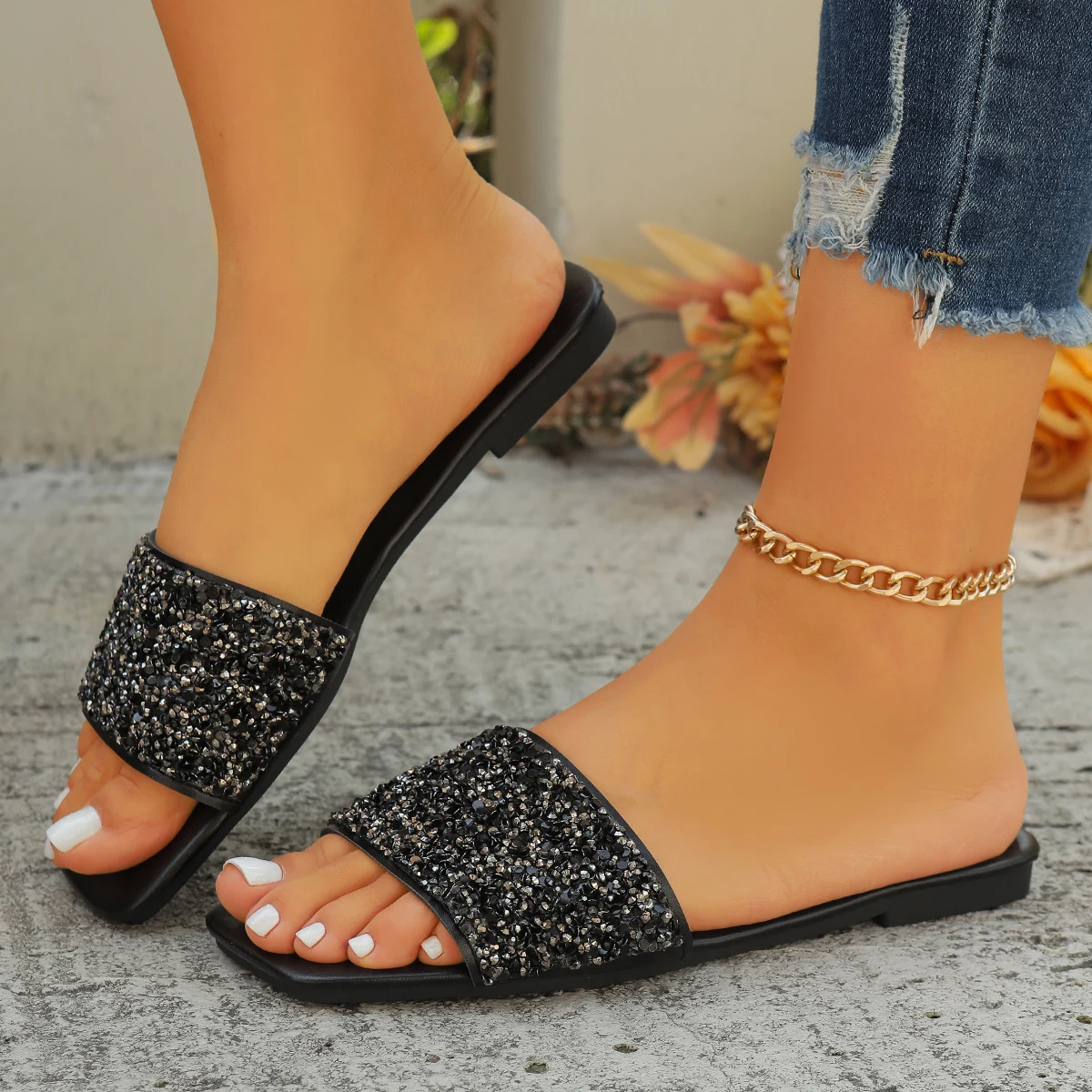 

Summer New Fashionable Square Toe Daily Beach Walking Shoes Flat-soled One-piece Lightweight Sequined Women's Slippers Zapatos