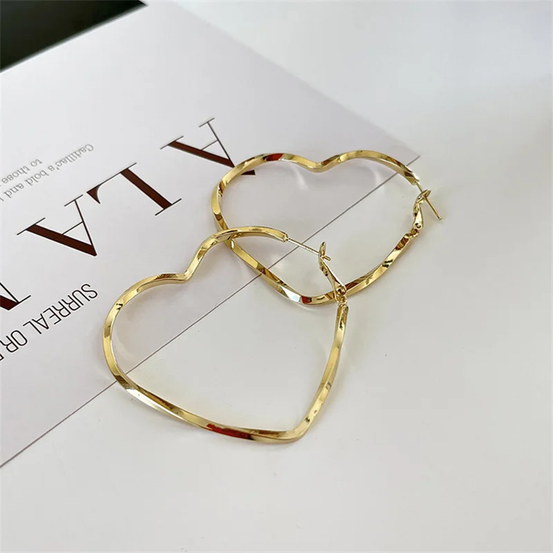 New Gold Color Heart Hoop Earrings for Women Exaggerated Metal Earrings 40mm Hoop Earrings Punk Hiphop Style Female Earrings
