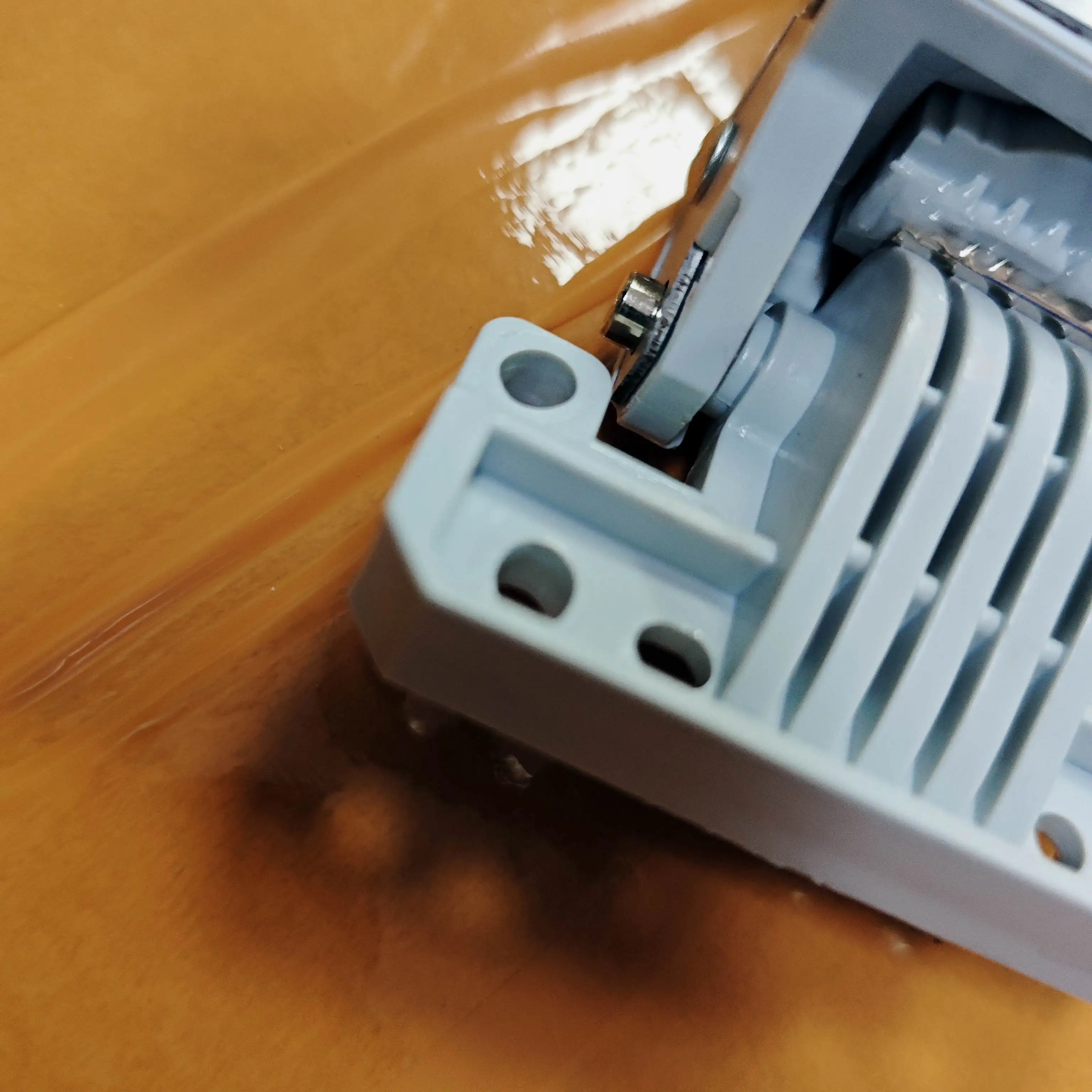 

2PC Q7404-60024 Q7404-60029 ADF Hinge for HP LaserJet 500 M521 M525 M575 CM4540 / 521 525 575