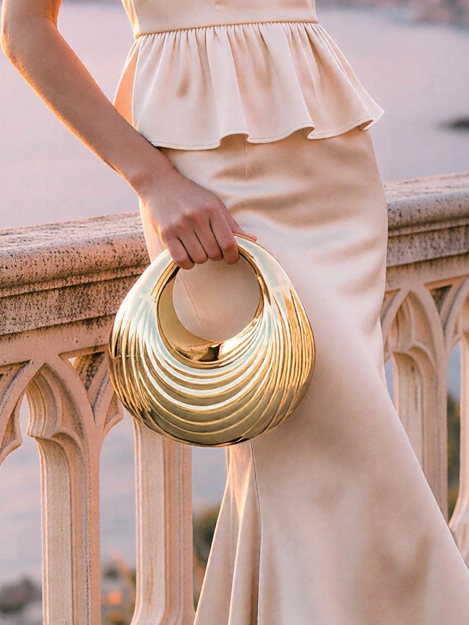 

Акриловая золотая вечерняя сумка/кошелек/сумочка, модная и роскошная дизайнерская сумка для вечеринок и свадеб, женская сумка через плечо/кроссбоди с цепочкой.