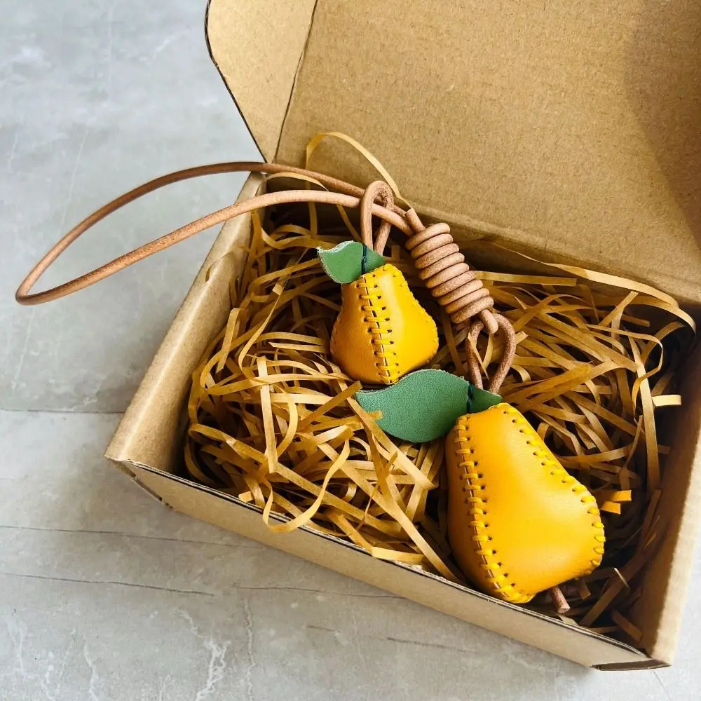 

Trendy Hanger Fruit Pendant Strawberry Peach Leather Keychain Pear Car Keyring Bag Pendant Car Accessory