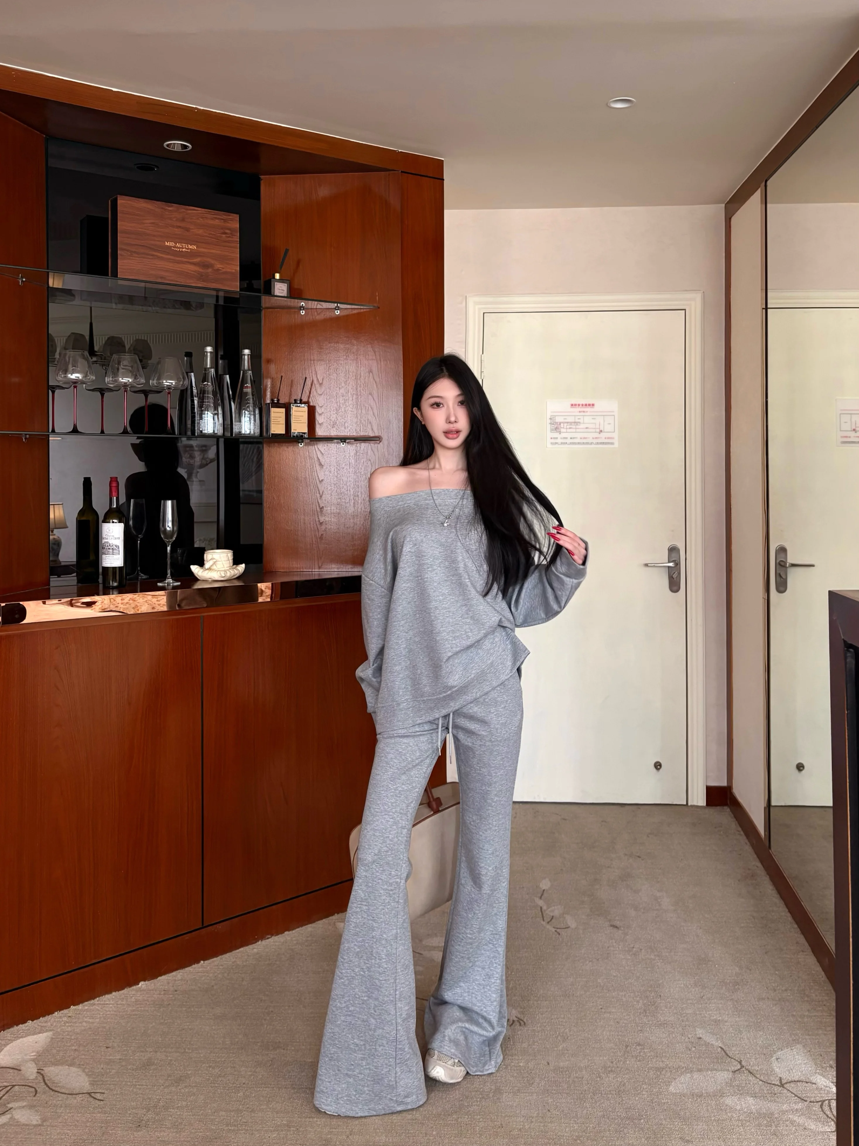 Women's 2-piece Trendy Casual Set Autumn Off-the-shoulder Slash-neck Athletic Tops Black High-waisted Drawstring Flared Pants