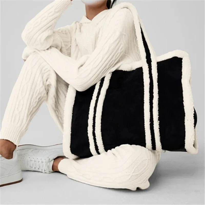 

Design Women's Shoulder Bags Plush Polyester Ladies Large Capacity Tote Bag Fashion Vintage Female Shopping Handbag