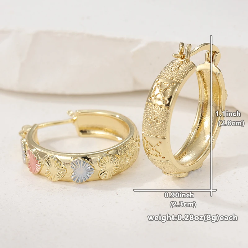 Ein Paar exquisite und elegante, handgeschnitzte herzförmige Ohrringe, das perfekte Geschenk für luxuriöse Feiertage und Geburtstage von Damen – Detail 2