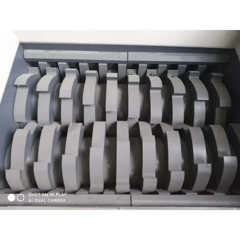 Almost New Rubber Tire Shredder Machine for Waste Recycling Tire PVC Grinder Machine Used Plastic Grinding Machine