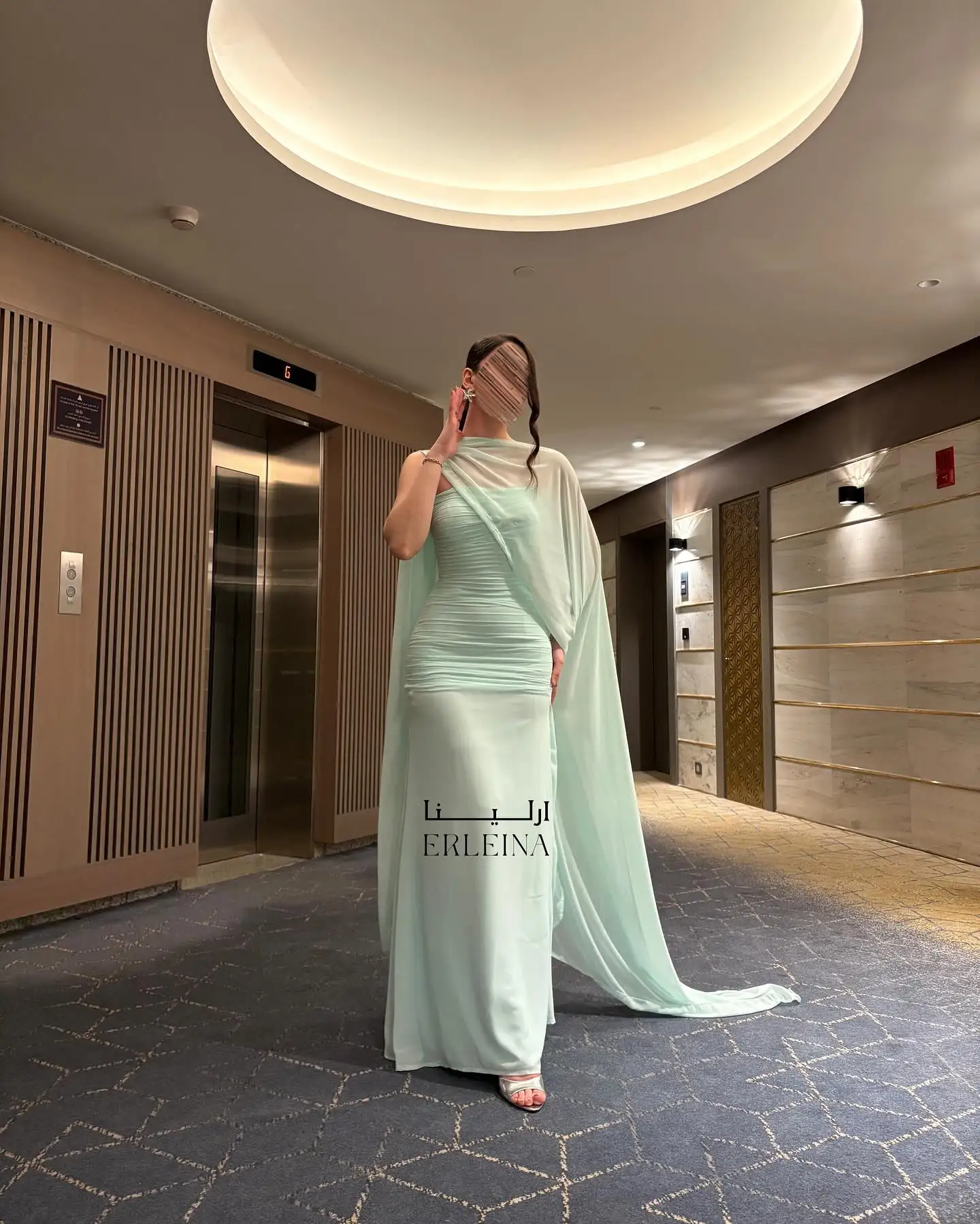 밀라 민트 그린 스트랩리스 프롬 드레스 루치드 슬림핏 롱 시어 케이프 맞춤형 정장 이브닝 가운 우아한 갈라 드레스