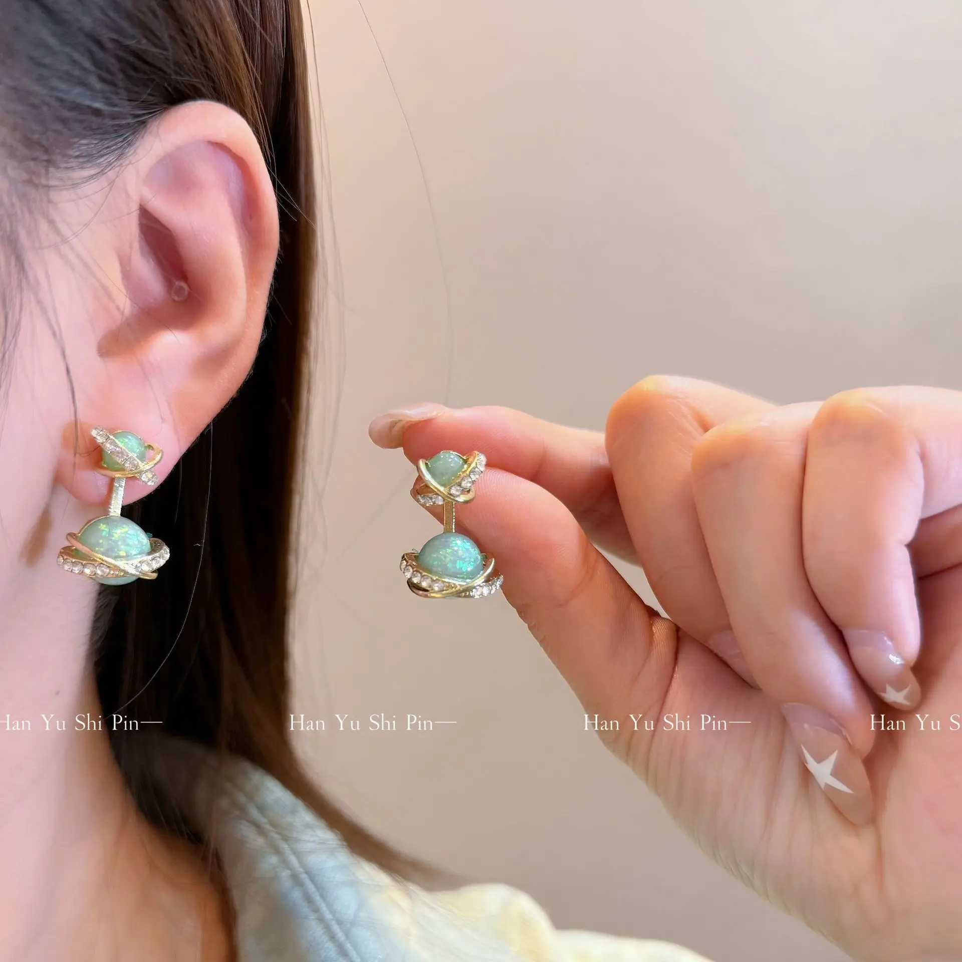 Personalized and creative design Aurora Planet earrings, fashionable and dreamy, double-volume surround diamond-encrusted Saturn