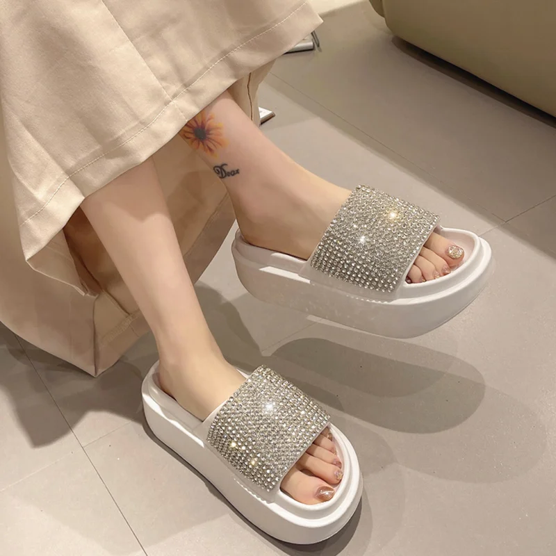 House Slippers Platform Glitter Slides Female Shoes Med Summer Clogs Woman Heeled Mules Jelly 2024 Beach Flat High Crystal PU Fa