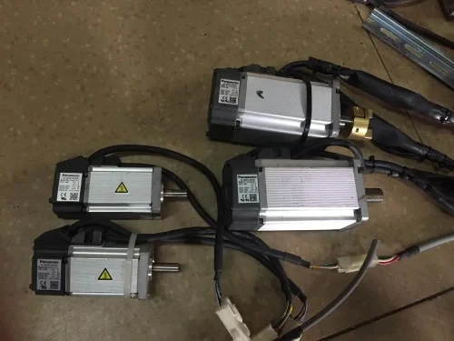 MUMA042P1S servo motor ,     In good working condition, free shipping   A