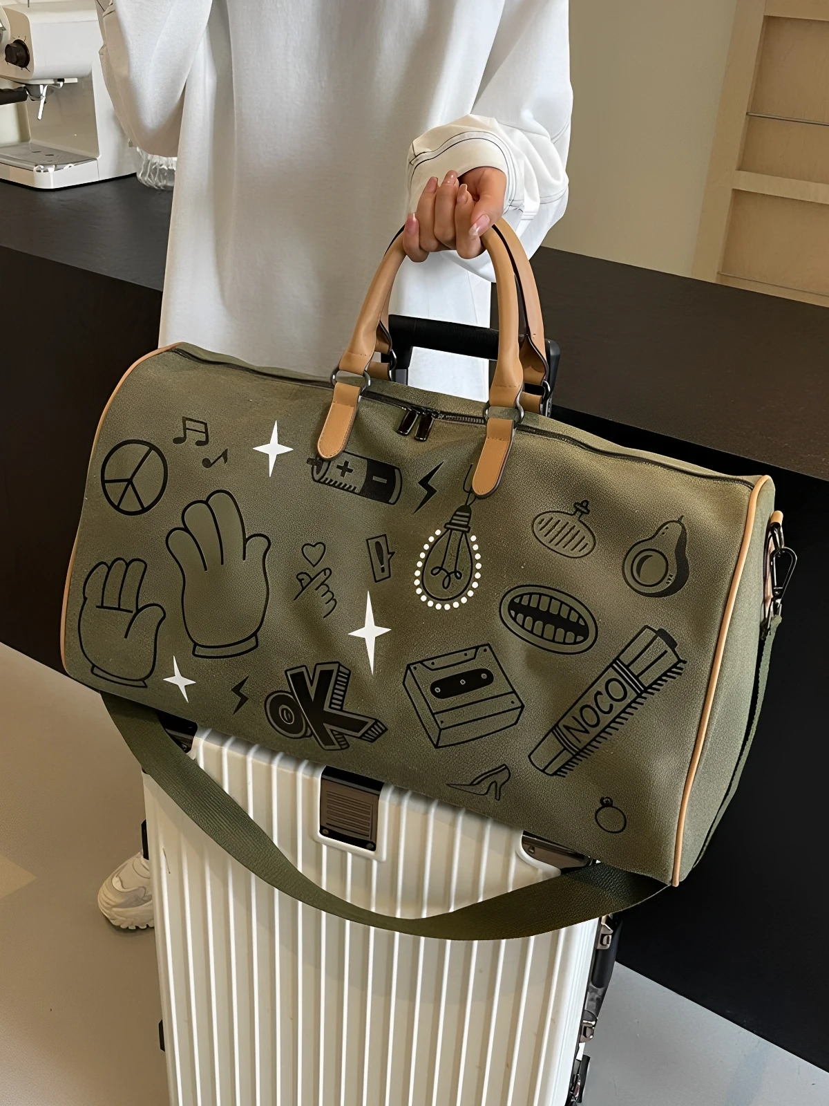 large-capacity-canvas-travel-bag-lightweight-fitness-bag-women's-short-trip-bag-maternity-storage-bag-fashionable-trendy-style