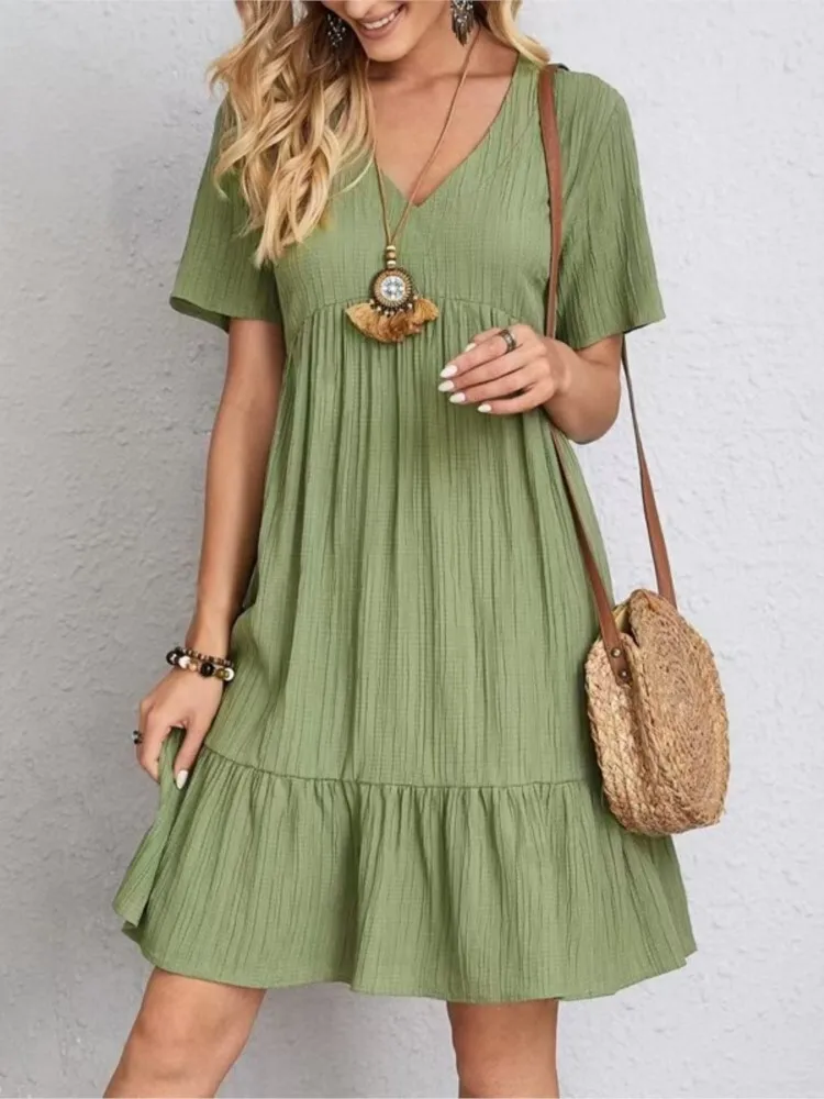 

2025 Women's Fashionable V-neck Solid Color Pleated Dress Loose Casual Short-sleeved Waistband Flowing Elegant Knee-length Dress