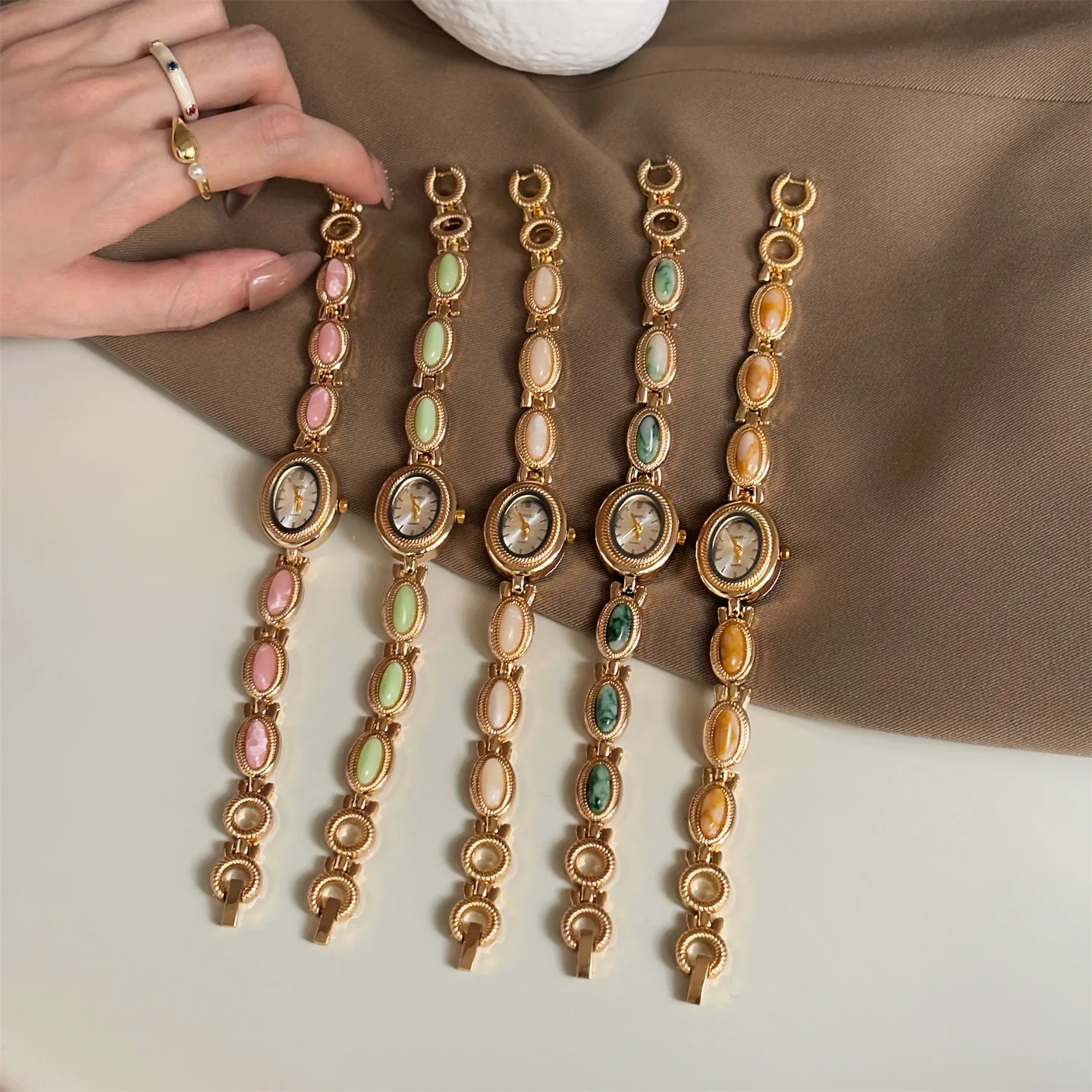 Lot De Bijoux Fantaisie Vintage : Collier, Montre, Bracelet, Perles (occasion)