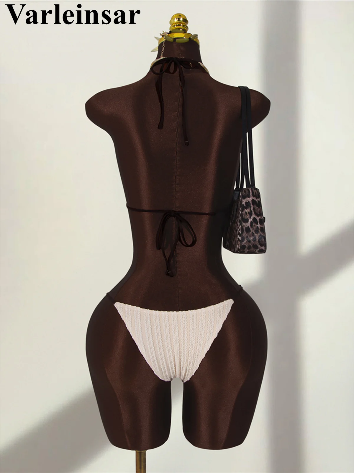 

Женский слитный купальник с глубоким V-образным вырезом, завязками на шее и юбкой с вырезами, с эффектом жатой ткани, с подкладкой, V7813