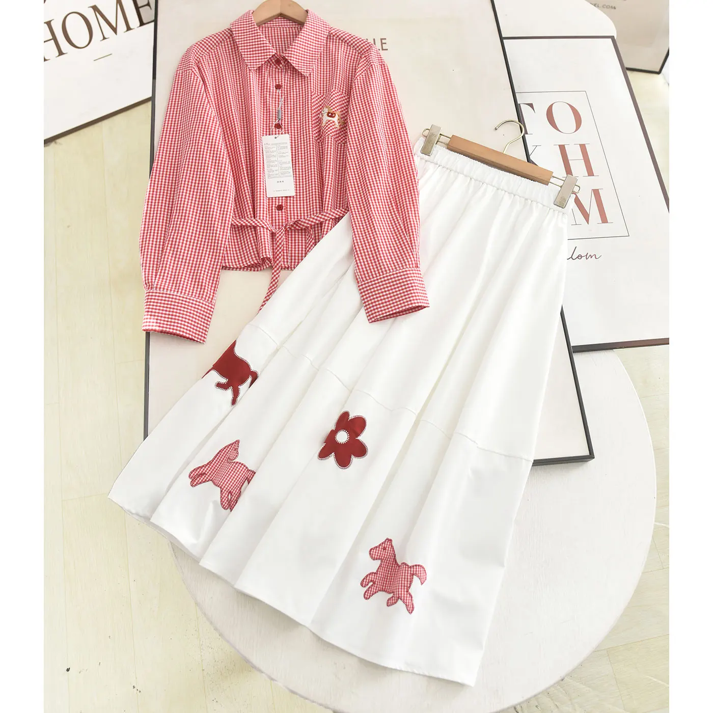 

Комплект из двух предметов: клетчатая рубашка с высокой талией и белая облегающая юбка для женщин, весенний модный наряд, классический стиль, длинный рукав