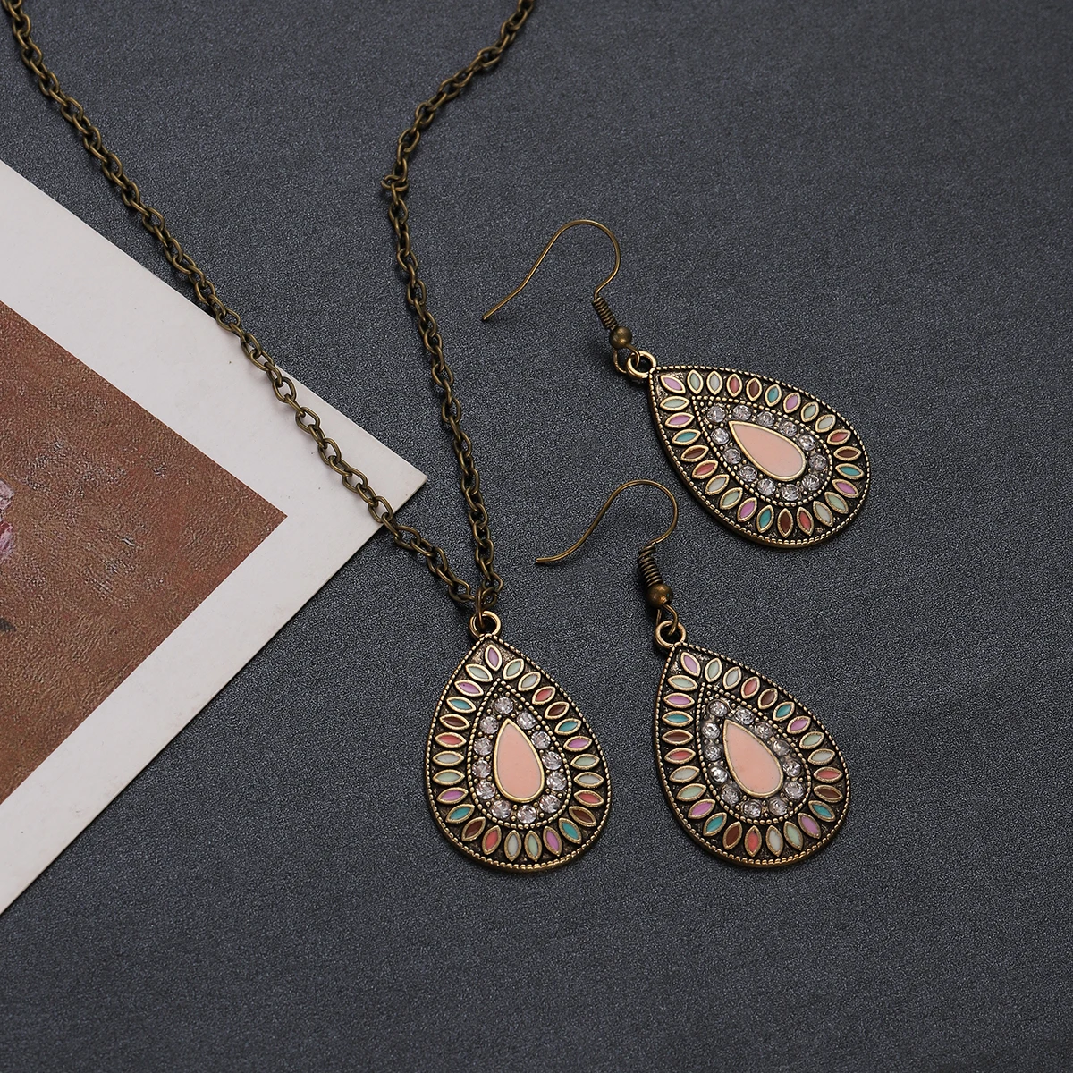 Комплект женских сережек-Подвесок в богемном стиле Комплект женских сережек-Подвесок в богемном стиле