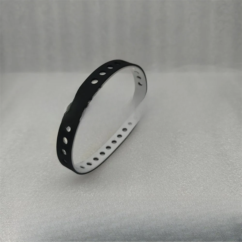 

4Pcs High quality P8147581 235×10mm Belt 32 Holes For KBA Suction Slowdown Belt Printing Machine Spare Parts 235*10mm