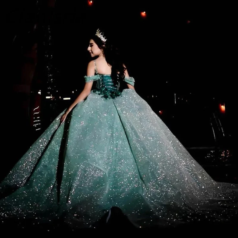 Vestido De quinceañera verde esmeralda con purpurina, traje De quinceañera con tirantes finos, encaje Floral 3D, corsé con volantes, 15 Años