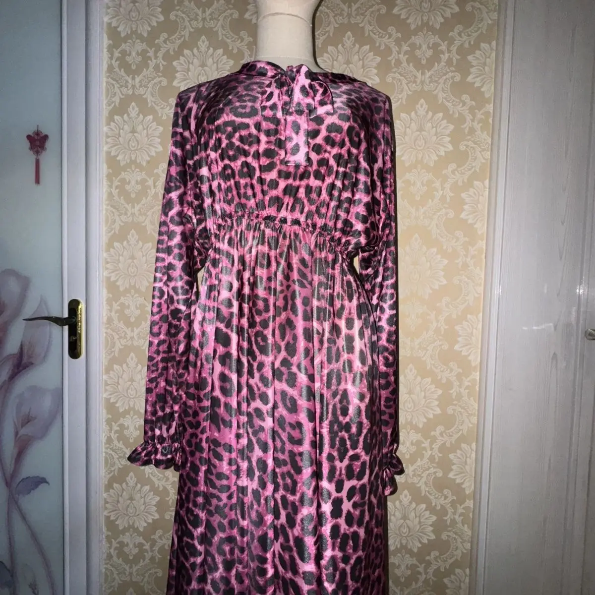 

Ice Silk Large Hem Silky Tie Silky Soft Elastic Long Sleeve Dress Unisex Pajamas Long Dress for Outerwear